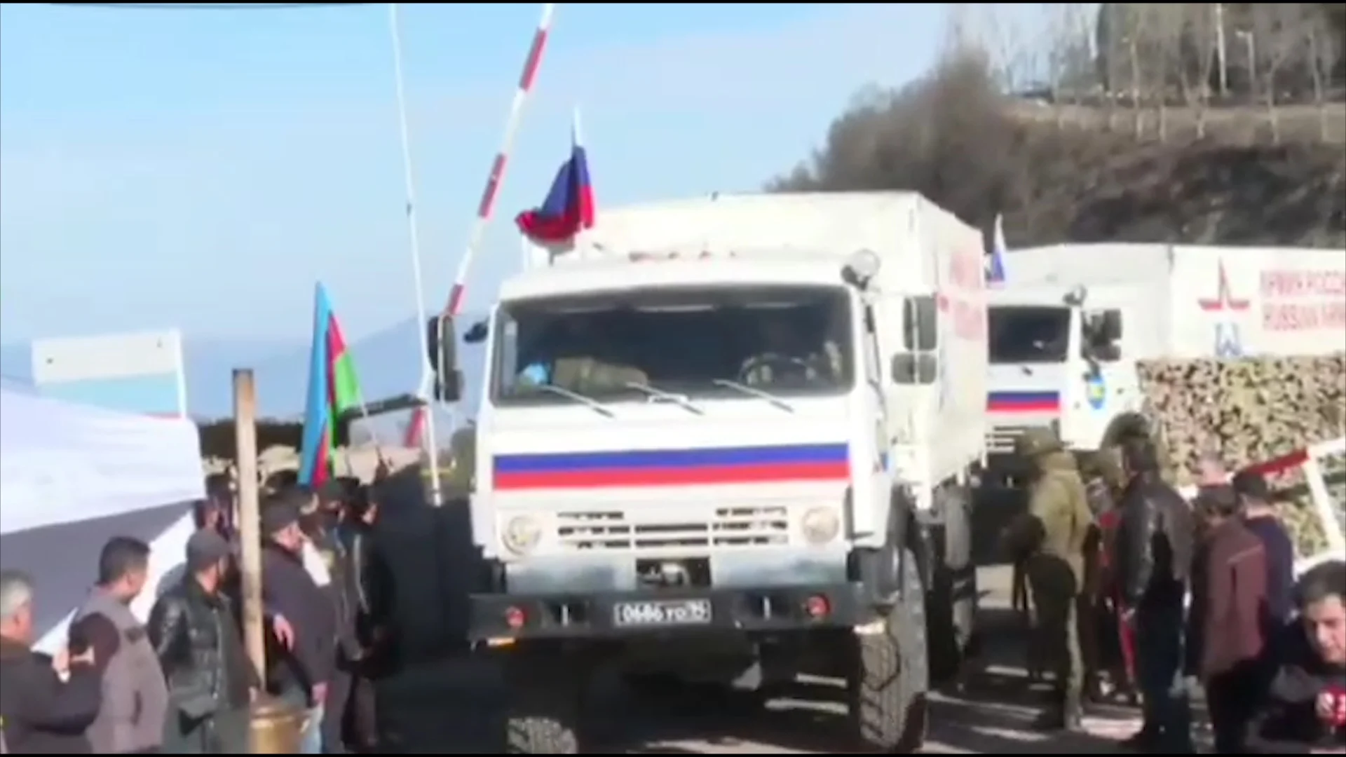 Колонна российских миротворцев с гуманитарной помощью проехала по Лачинскому коридору