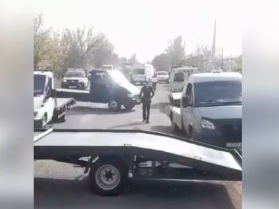 Քաղաքացիները մեծ մեքենաներով փակել են Գյումրի-Վանաձոր ճանապարհը
