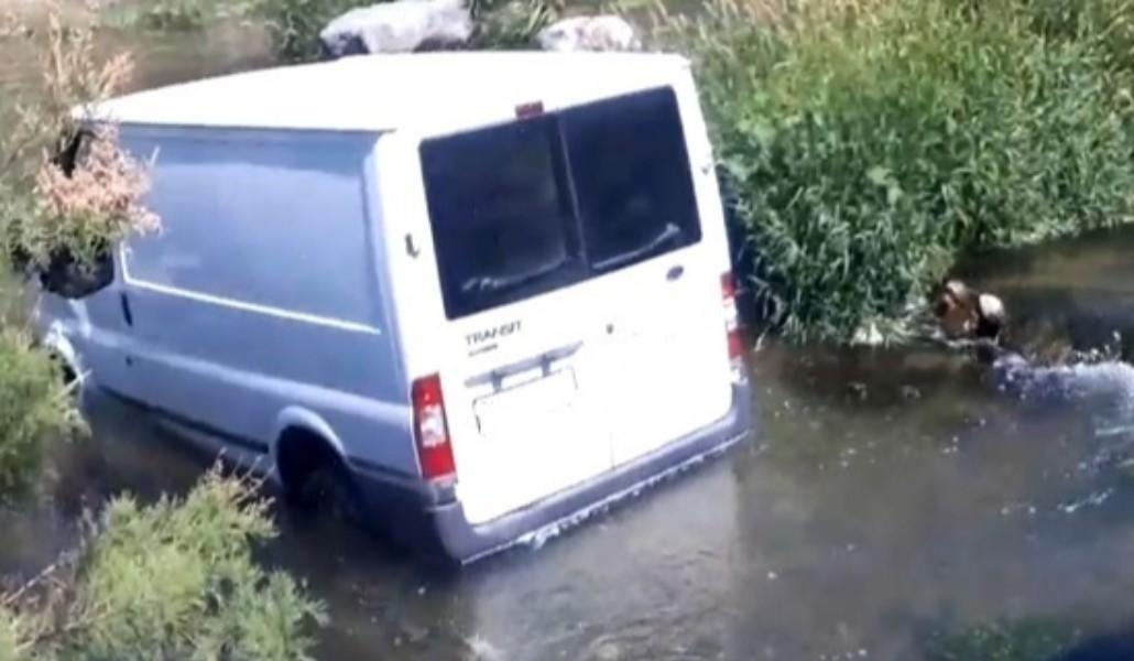 Երևանում ավտոմեքենան հայտնվել է գետի մեջ