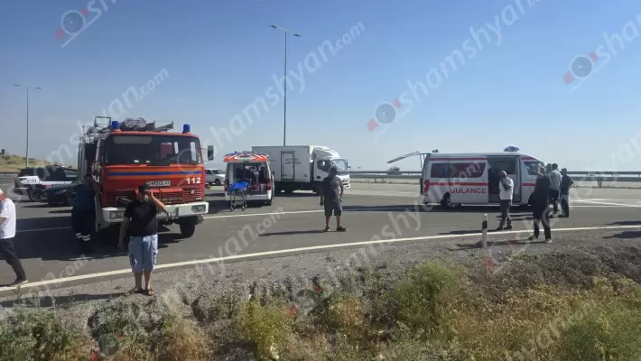 «Mercedes»-ը Կոշ գյուղի ճանապարհին դուրս է եկել երթևեկելի գոտուց, բախվել քարերին. կա չորս վիրավոր