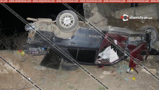 Լոռու մարզում 38-ամյա վարորդը Mercedes-ով բախվել է բետոնե արգելապատնեշներին և գլխիվայր շրջվել