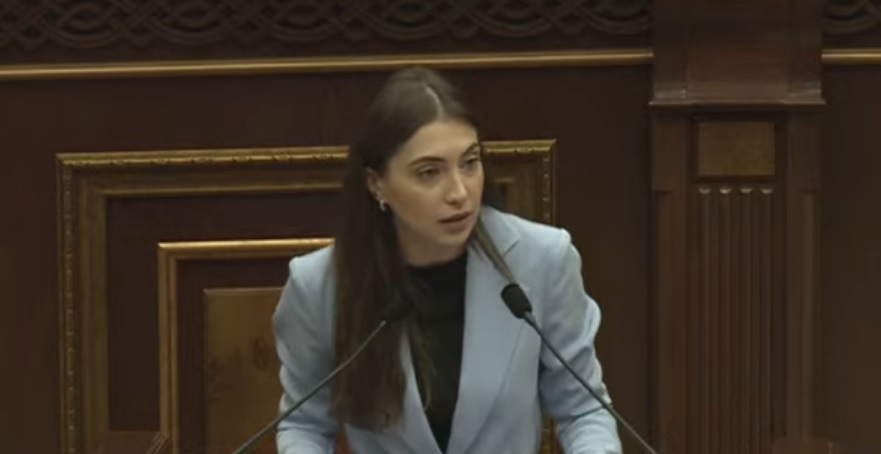 Ալեն Սիմոնյանն Աննա Մկրտչյանին դուրս հրավիրեց ԱԺ դահլիճից (տեսանյութ)