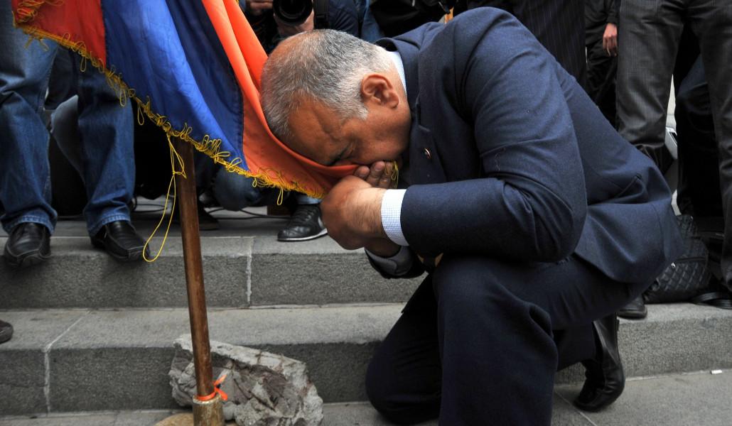 Քաղաքացի Փաշինյան, հանդիպենք Եռաբլուրում, ծնկաչոք աղոթքի. Րաֆֆի Հովհաննիսյանը հրավեր է ուղղել վարչապետին