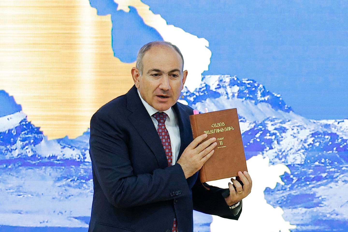 Տերն իջել է այդտեղ, որովհետև մայրաքաղաքն էր Վաղարշապատը. Փաշինյանն այն մասին, թե ինչու է Մայր Աթոռն Էջմիածնում