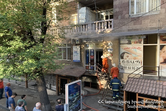 Հրդեհ՝ «1 ԲԻՍ» կանչով․ կրակը բռնկվել է «Երևան պանդոկ»-ում, ապա տարածել հարակից խանութում (տեսանյութ)