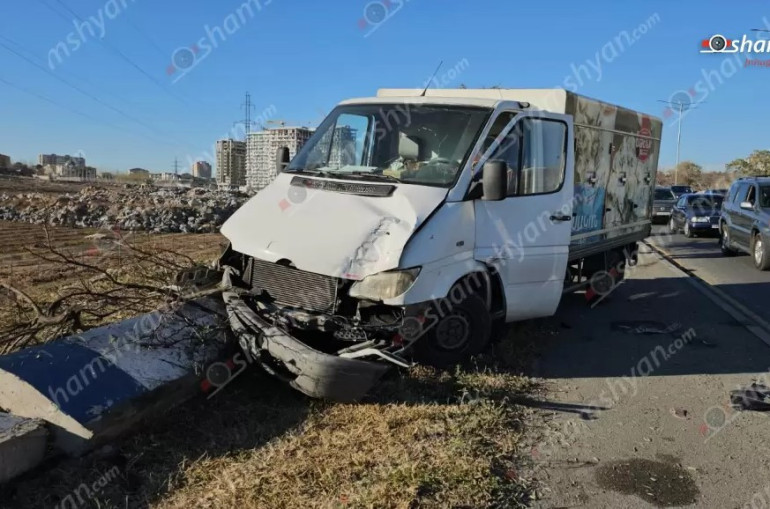 Երևանում բախվել են Peugeot-ն ու բեռնատար ГАЗель-ը. 4 երեխա տեղափոխվել է հիվանդանոց