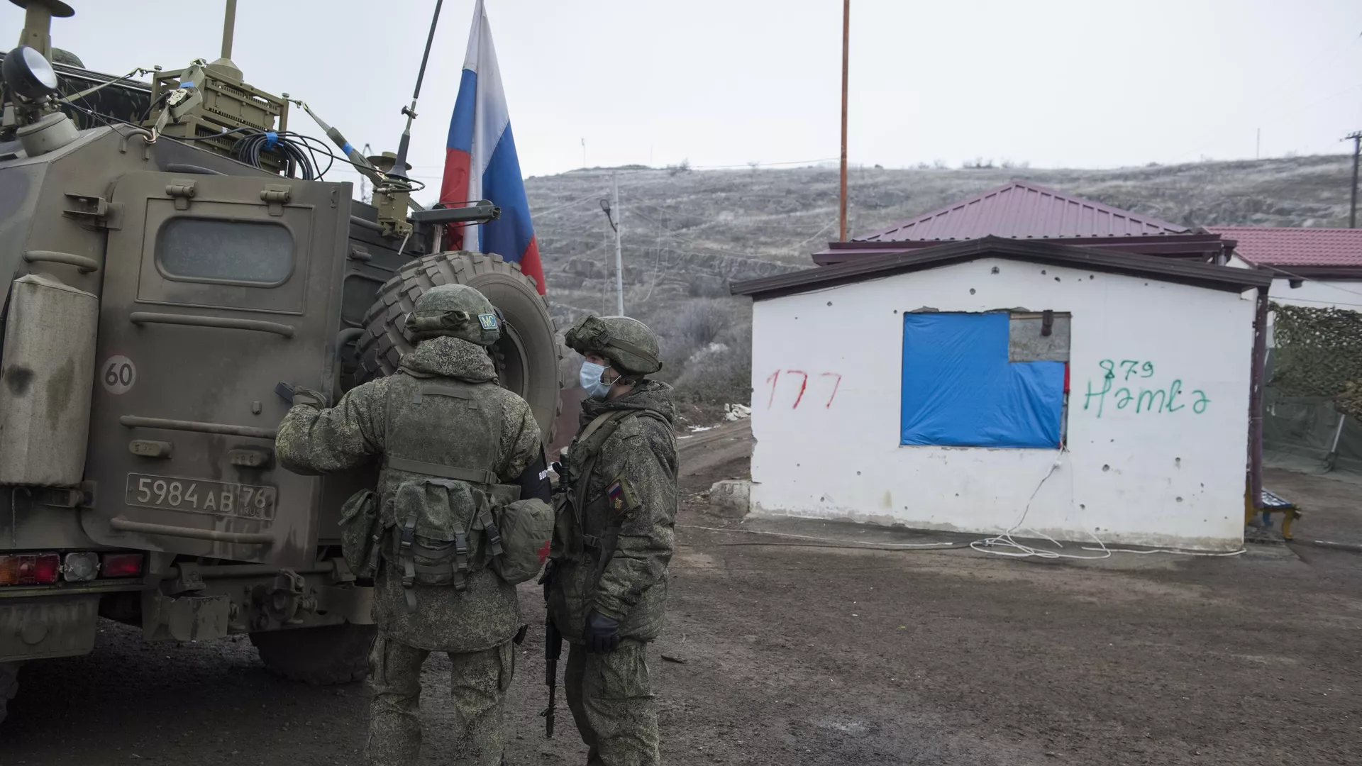 Командованием РМК продолжается переговорный процесс по возобновлению движения по Лачинскому коридору: МО РФ