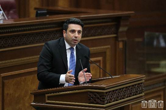 Բագրատ Սրբազանը մնալու է փողոցում ու շատ երկար շրջելու է. ես մեծ հաճույք եմ ստանում. Ալեն Սիմոնյան
