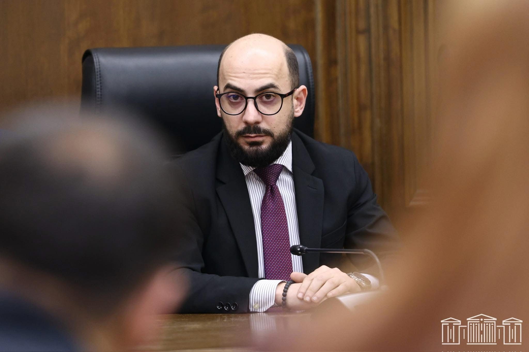 Թասիբով գյումրեցին պետք է գնահատական տա քրեական գործերը շալակած Վարդանիկին խաբեությամբ քաղաքապետ դարձնողներին. Արթուր Հովհաննիսյան