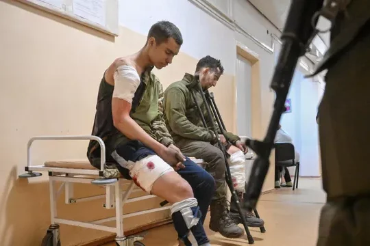 Ուկրաինացի զինծառայողները շարունակում են զենքերը վայր դնել
