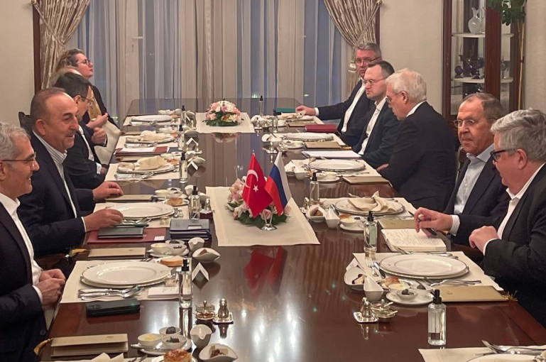 ՌԴ-ի և Թուրքիայի ԱԳ նախարարներն առանց փողկապի ընթրիք են անցկացրել