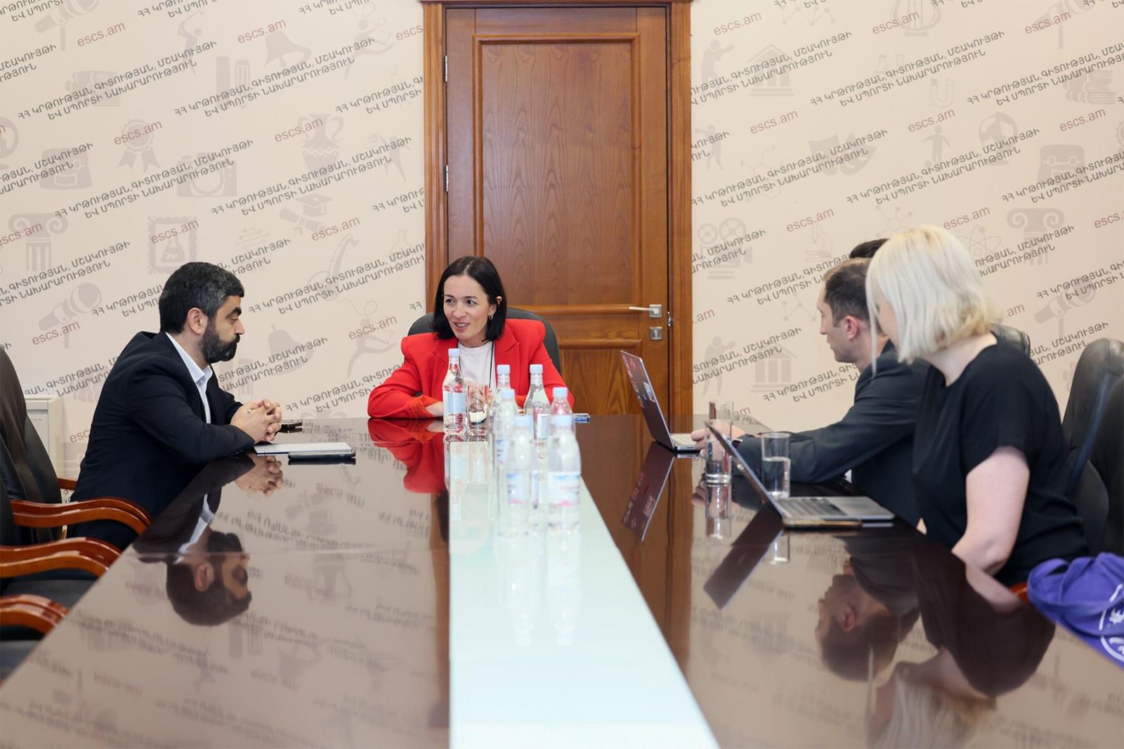ՀՀ ԿԳՄՍ նախարարը հանդիպել է «Գիտուժ» նախաձեռնության անդամներին
