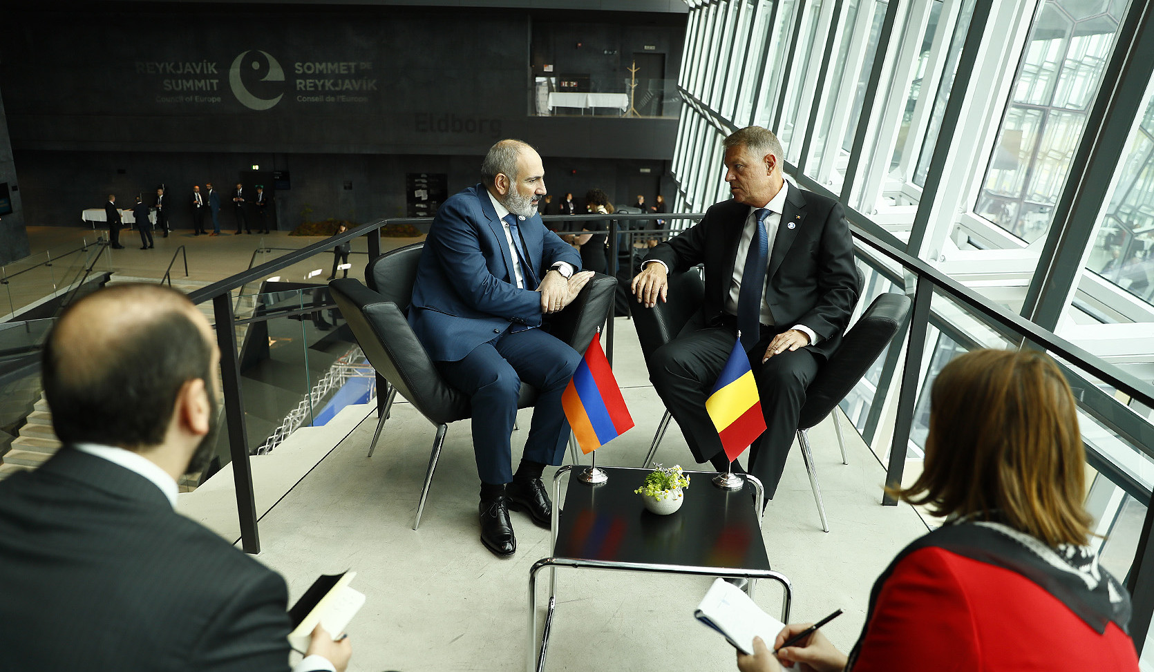 Премьер-министр Пашинян провел встречу с президентом Румынии