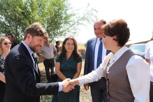 Ֆրանսիայի դեսպանը մասնակցել է Ջրառատի նստավայրի վերանորոգված դահլիճի և հանդերձարանի բացմանը