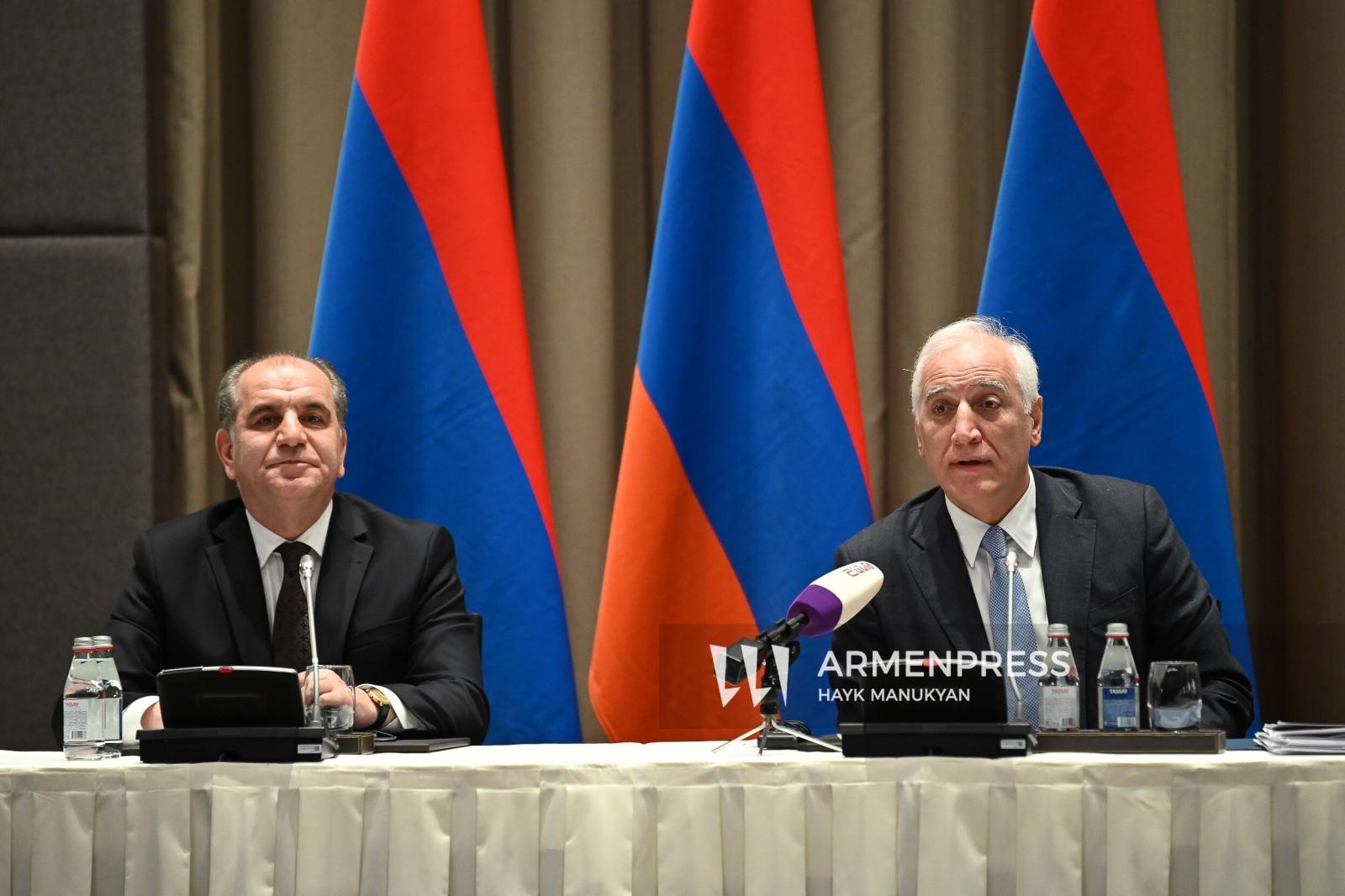 ՀՀ նախագահն Աստանայում հանդիպում է ունեցել Ղազախստանի հայ համայնքի ներկայացուցիչների հետ