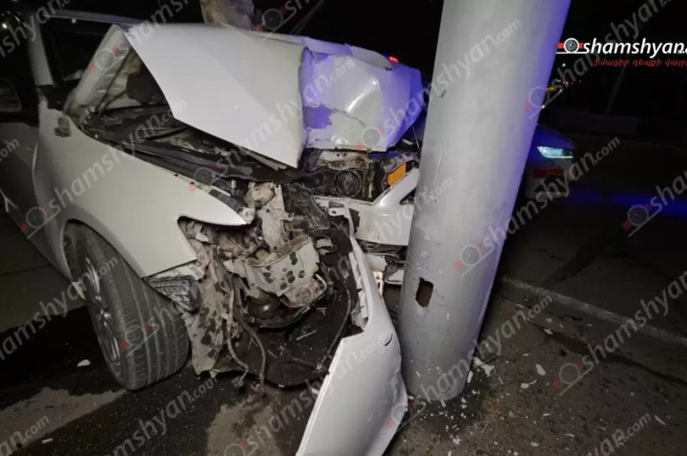 35-ամյա վարորդը Toyota-ով Իսակովի պողոտայում բախվել է երկաթե էլեկտրասյանը. կա վիրավոր (լուսանկարներ)