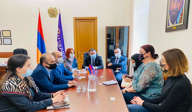 «Լուսավոր Հայաստան»-ի պատգամավորները հանդիպել են ԿԽՄԿ ներկայացուցիչների հետ