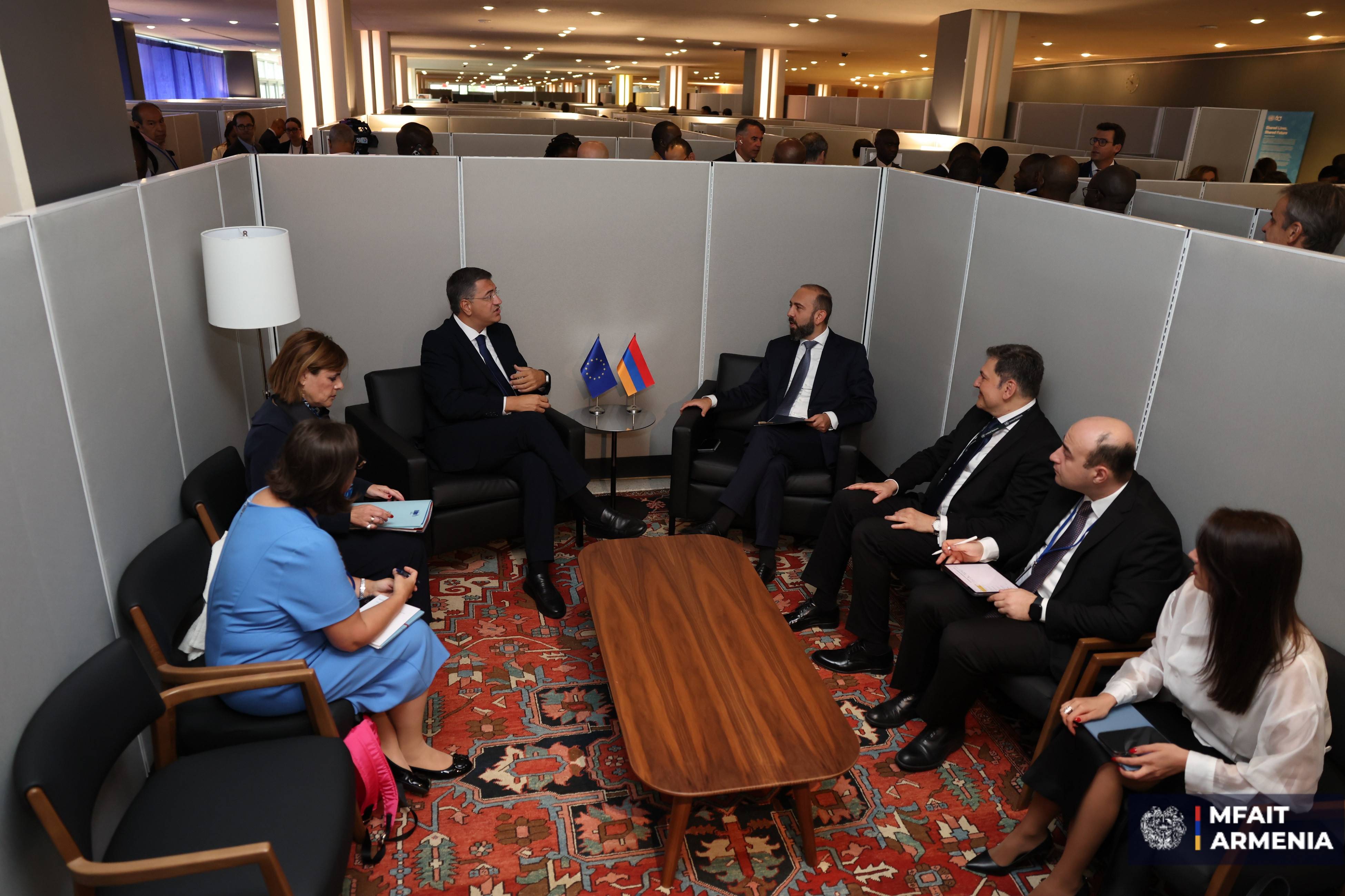 Արարատ Միրզոյանը հանդիպել է Կայուն տրանսպորտի և զբոսաշրջության հարցերով Եվրոպական հանձնակատարի հետ