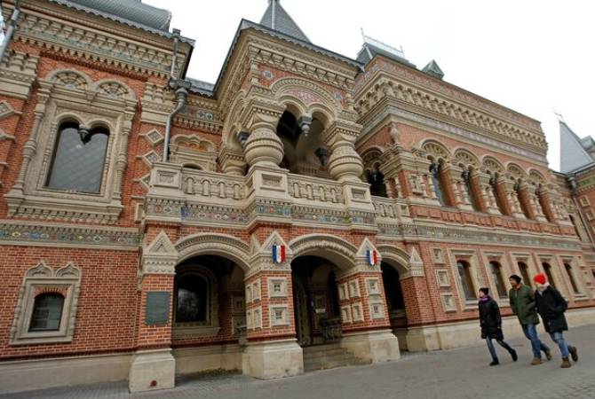 Մոսկվայում Ֆրանսիայի դեսպանության աշխատակիցներին կենդանու ոսկորներով ծանրոց են ուղարկել