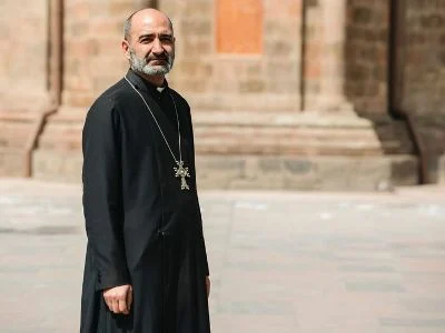 Արսեն Թորոսյանի մոտ ինչ-որ խնդիր կա մարմինը կառավարող օրգանի և անսանձելի լեզվի միջև. Տեր Գաբրիել քահան Վարդանյան