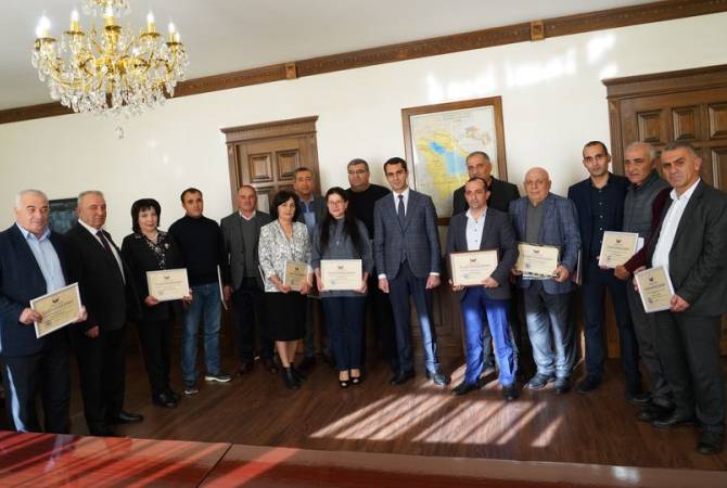 Գեղարքունիքի մարզպետը շնորհակալագրեր է հանձնել աշխատակազմի աշխատակիցներին