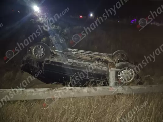 Ավտովթար Գեղարքունիքի մարզում. «Mercedes»-ը Ծովակ գյուղում բախվել է գազատար խողովակին և գլխիվայր հայտնվել դաշտում. կա վիրավոր