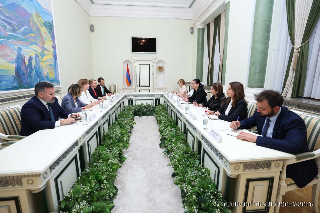 Վարդապետյանն ընդունել է ՀՀ-ում ԱՄՆ արտակարգ և լիազոր դեսպան Քրիստինա Քվինի գլխավորած պատվիրակությանը