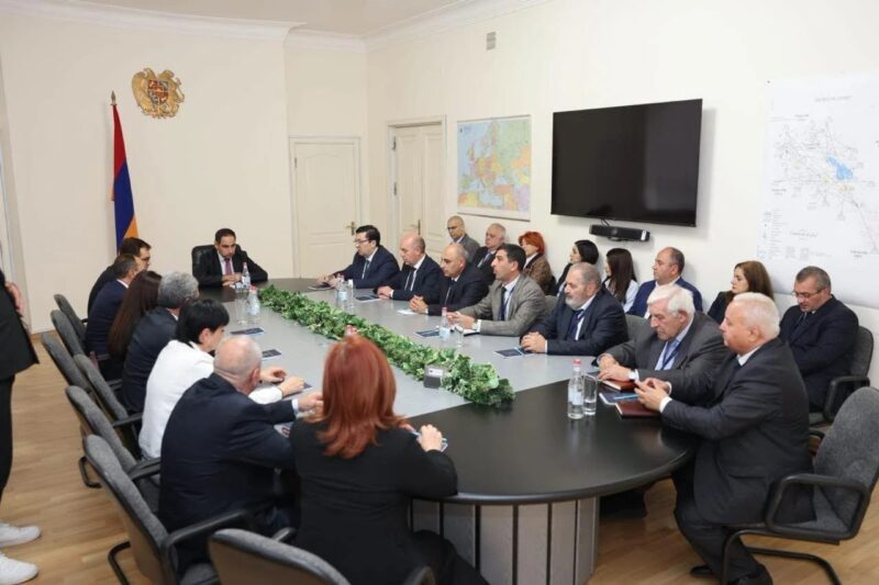 Խուդաթյանը Քաղաքացիական ավիացիայի կոմիտեի աշխատակազմին է ներկայացրել կոմիտեի նորանշանակ նախագահին