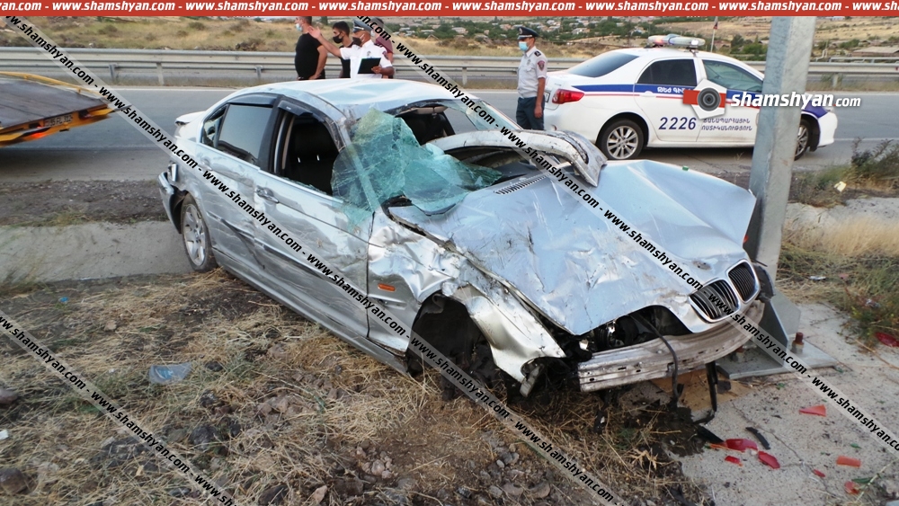 Խոշոր ավտովթար Արագածոտնի մարզում. 34-ամյա վարորդը BMW-ով բախվել է հողաթմբին եւ քարերին