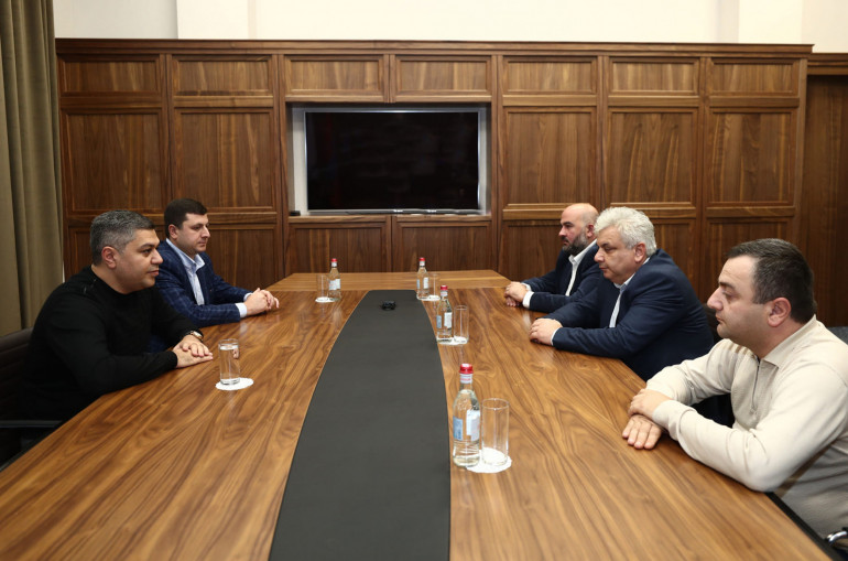 Երևանում հանդիպել են «Պատիվ ունեմ»-ի և Արցախի ընդդիմադիր խմբակցությունների ներկայացուցիչները