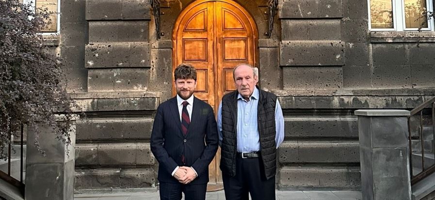 Տեր Պետրոսյանը Դըկոտինյիին շնորհակալություն է հայտնել մեր երկրի ներկայիս ծանր իրավիճակում Ֆրանսիայի կառավարության դրսևորած սկզբունքային աջակցության համար