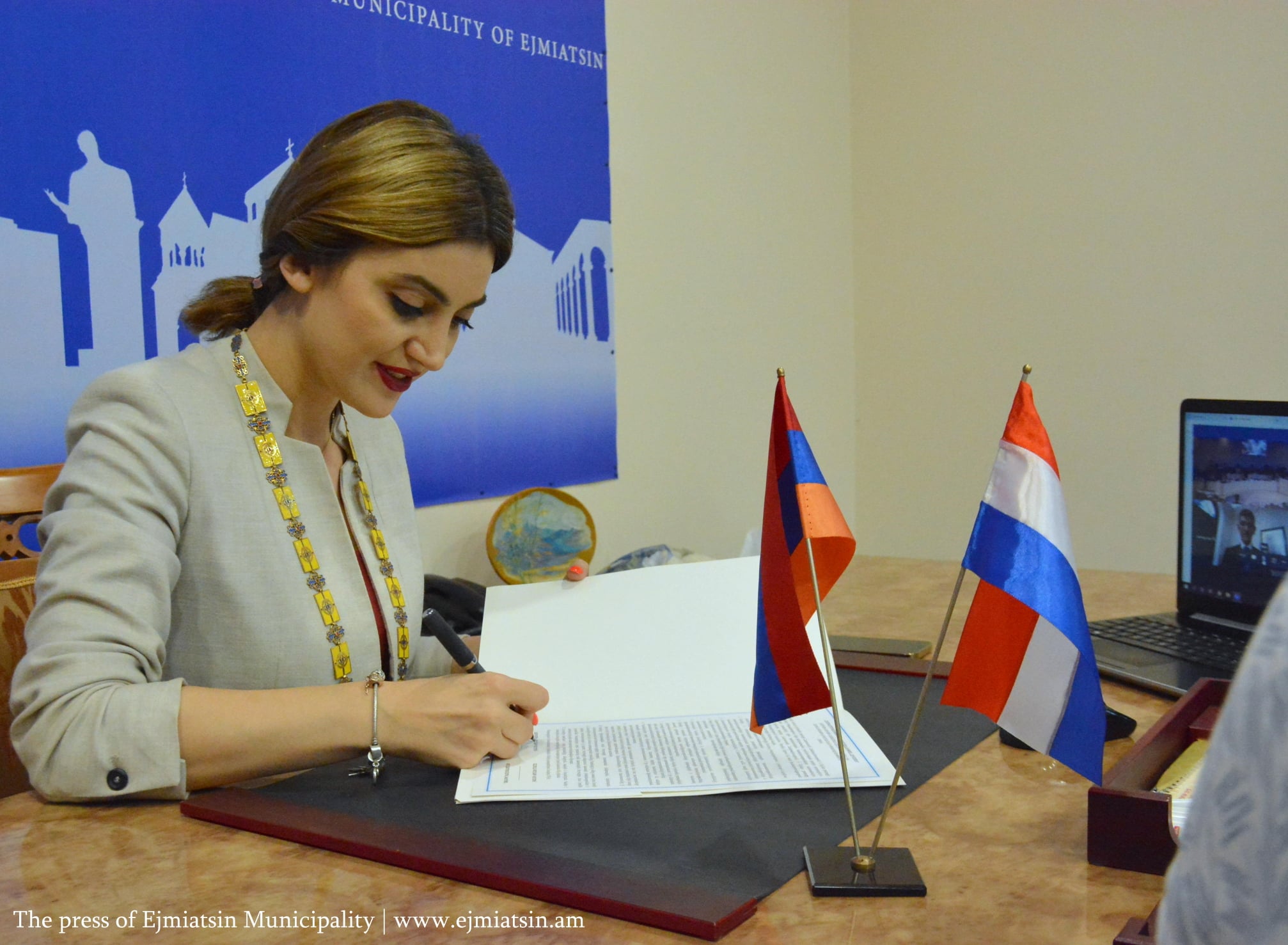 Էջմիածինն ու Ալմելոն (Նիդերլանդների Թագավորություն) դարձան քույր քաղաքներ