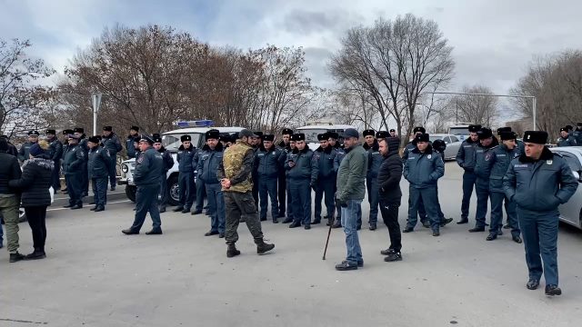 Գյումրիում՝ ռուսական 102-րդ ռազմաբազայի մոտ ակցիայի ժամանակ բերման է ենթարկվել շուրջ 60 քաղաքացի (տեսանյութ)