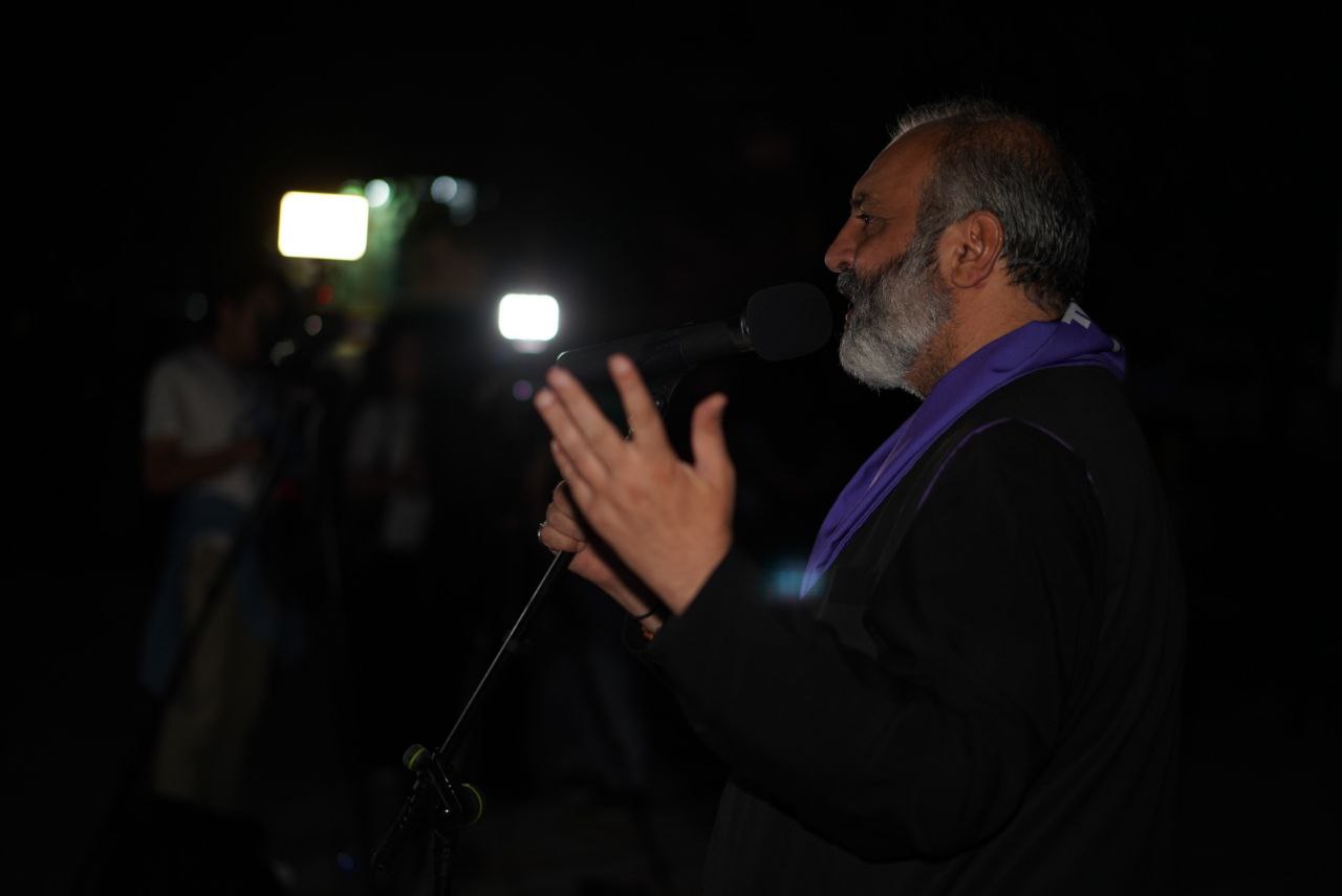 Տղե՛րք, այս կամ այն աշխարհաքաղաքական կենտրոնների տարբեր պաշտոնյաների գրասենյակներից դո՛ւրս եկեք, ձեզ մի՛ վաճառեք. Բագրատ Սրբազան