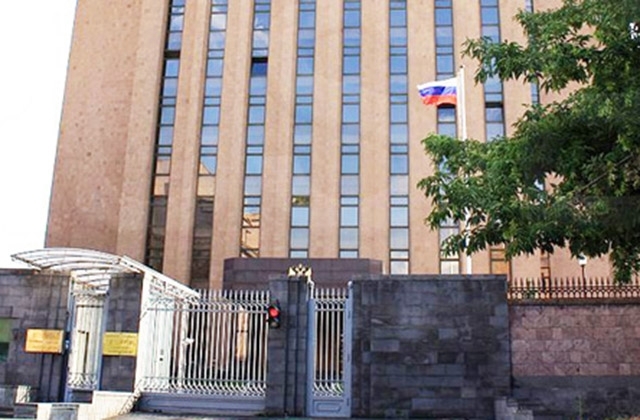 В Посольстве РФ в Армении минутой молчания почтили память погибших в ходе начавшихся год назад боевых действий