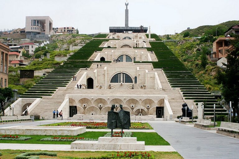 Երևանի սրտում կկառուցվի խոշոր համալիր. կոռուպցիան և պաշտոնական կապերը․ «Ժողովուրդ»