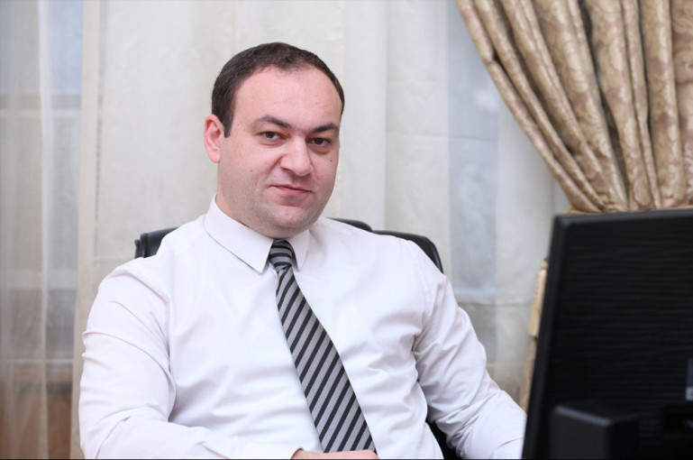 Արսեն Բաբայանը հայտարարել է, որ ընդունում է Վանեցյանի առաջարկը և մտնում է քաղաքականություն