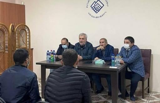 ՔՊ-ի՝ Փարաքարի գրասենյակում քննարկվել են բանակային բարեփոխումներն ու անվտանգության մասին հարցեր