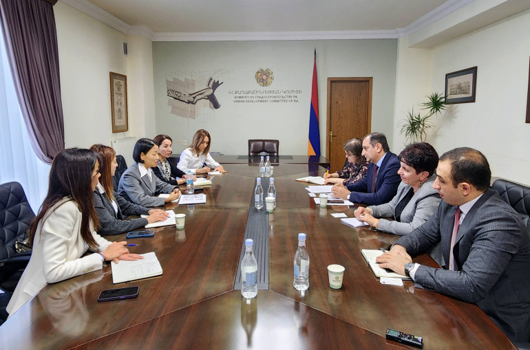 Քաղաքաշինության կոմիտեն և ԱԶԲ-ն քննարկել են սոցիալական բնակարանաշինության ծրագրերի իրագործման գաղափարներ
