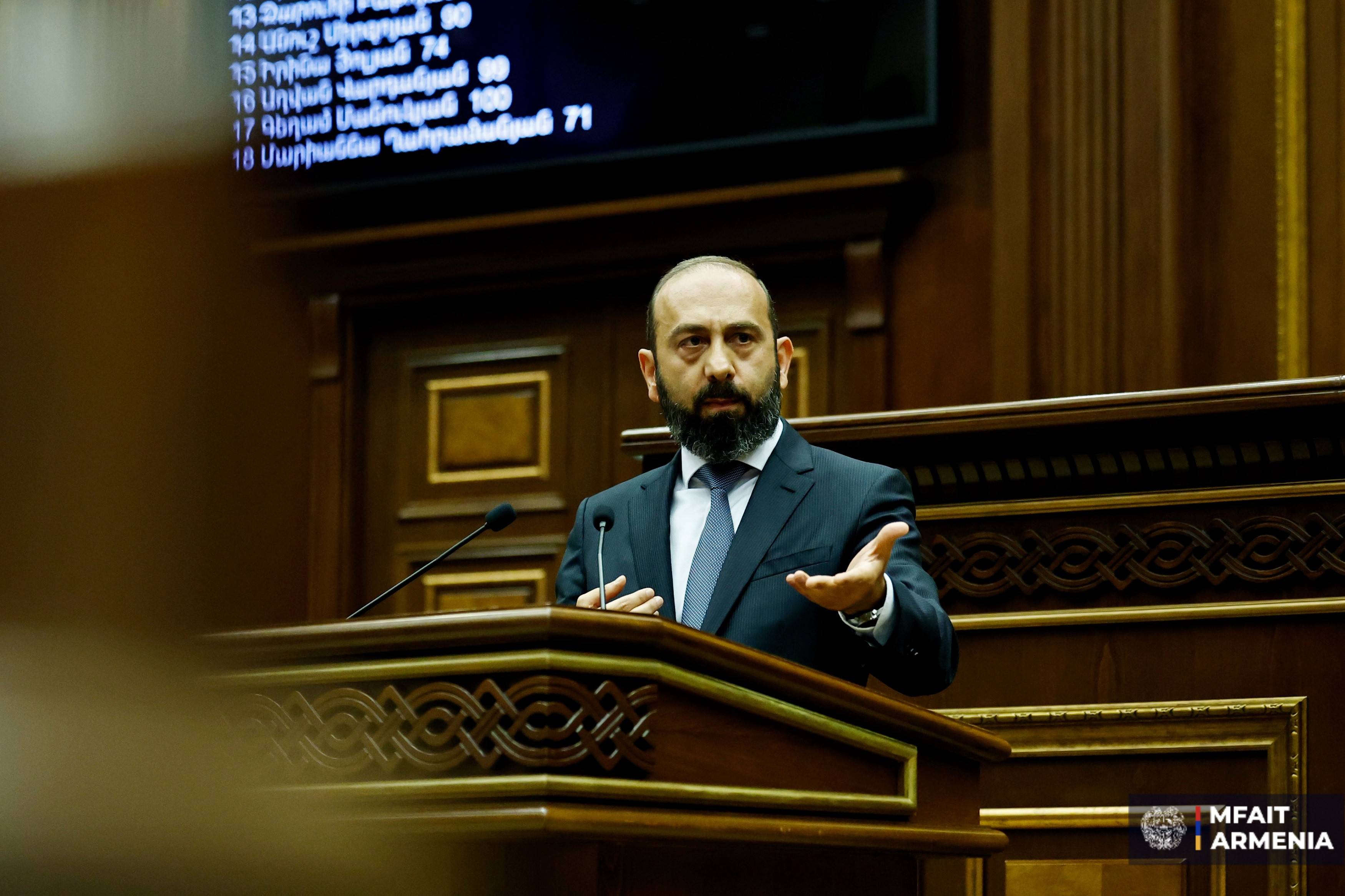 35 տարի անց գլխի ենք ընկնում, որ արտաքին քաղաքականությունը տնտեսական շահերի սպասարկմանն է ծառայում առաջին հերթին, հիմնականում, և միայն. Միրզոյան