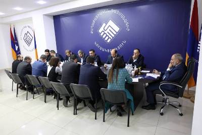 Իշխանական նավը երերում է․«Հրապարակ»