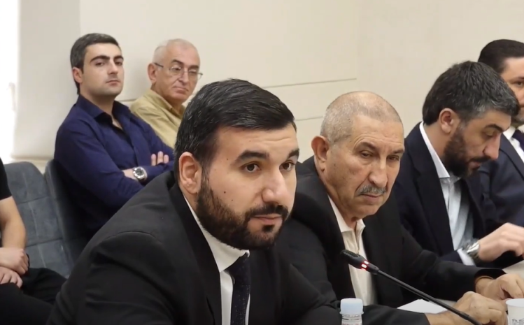 «Մի՛ ընդհատեք, Ձեր թիմակիցը ԼՂ բնակիչներին զավեշտ է ասել», «Դադարեցրե՛ք». բանավեճ՝ ԱԺ-ում