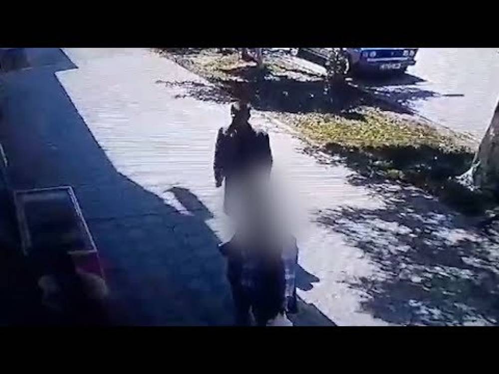 Էջմիածնում տեսախցիկը ֆիքսել է, թե ինչպես է ոստիկանը հետապնդել ու բռնել է կողոպտչին (տեսանյութ)