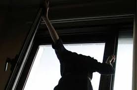 Բաղրամյան պողոտայում 14-ամյա աղջիկը սպառնում էր ցած նետվել պատուհանից