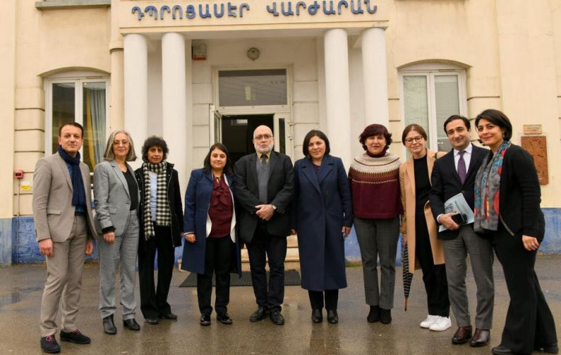 ԱՀ նախագահի խորհրդականները Փարիզի հայկական կրթօջախներում քննարկել են համատեղ իրականացվելիք ծրագրերը
