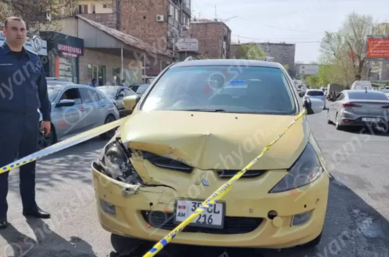 Երևանում «Mitsubishi»-ն բախվել է ՀՀ ՊՆ «Kia»-ին, «Kia»-ն «Mercedes»-ին, վերջինն էլ մեկ այլ «Mercedes»-ի
