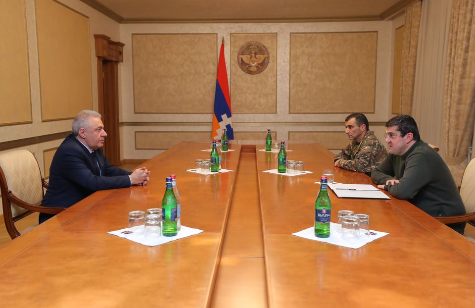 ԱՀ նախագահը Վաղարշակ Հարությունյանի հետ քննարկել է գերիներին ու անհայտ կորածներին վերաբերող հարցեր