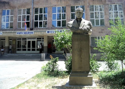 Նար Դոսի անվան թիվ 14 դպրոցի բակում երեխաների վիճաբանությունն ավարտվել է ծեծկռտուքով․ 12-ամյա տղան տեղափոխվել է հիվանդանոց