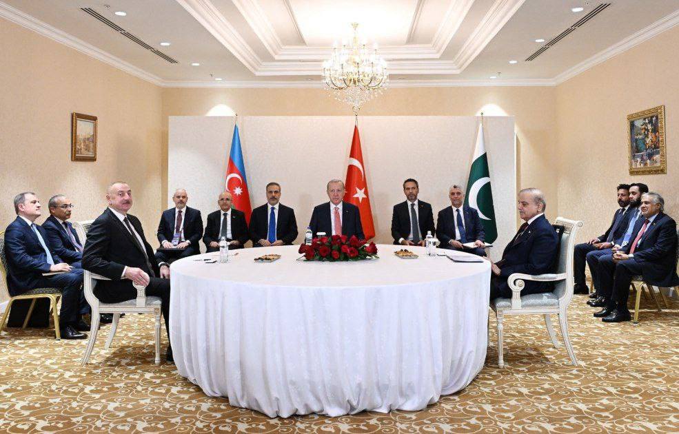 Աստանայում մեկնարկել է Ադրբեջանի, Թուրքիայի և Պակիստանի առաջնորդների եռակողմ հանդիպումը