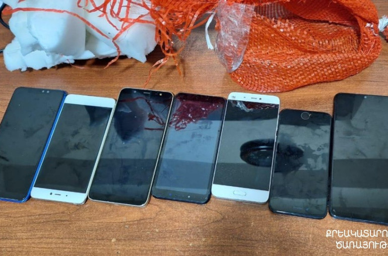 7 բջջային հեռախոս՝ ներնետված փաթեթում․ «Վանաձոր» ՔԿՀ-ում կանխվել է արգելված իրերի փոխանցման հերթական դեպքը